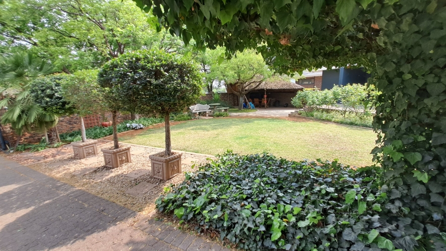 5 Bedroom Property for Sale in Langenhovenpark Free State